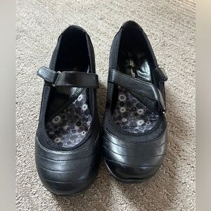 NATURALIZER - Womens black shoes size 8W